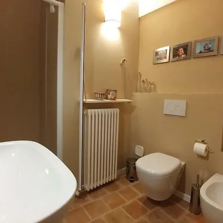 La Casa Del Movimento Lento Oda ve Kahvaltı Roppolo